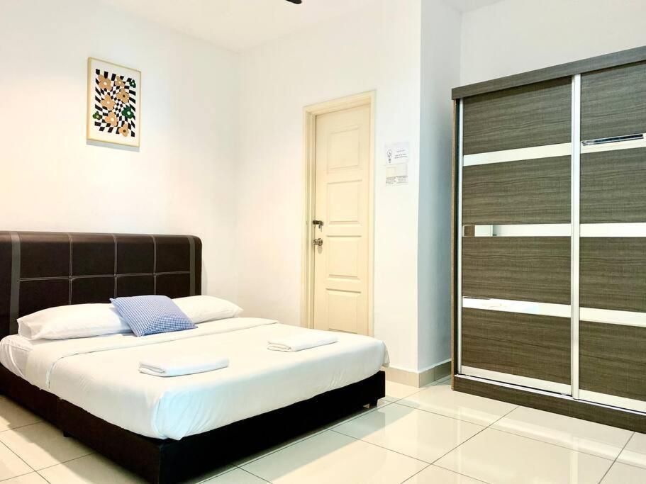 Mansion One Suites - Seaview Modern 2 Bedroom Suites George Town Kültér fotó