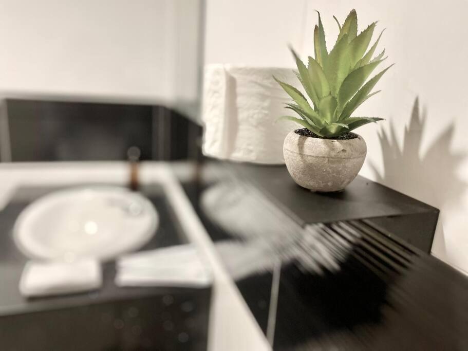 Mansion One Suites - Seaview Modern 2 Bedroom Suites George Town Kültér fotó